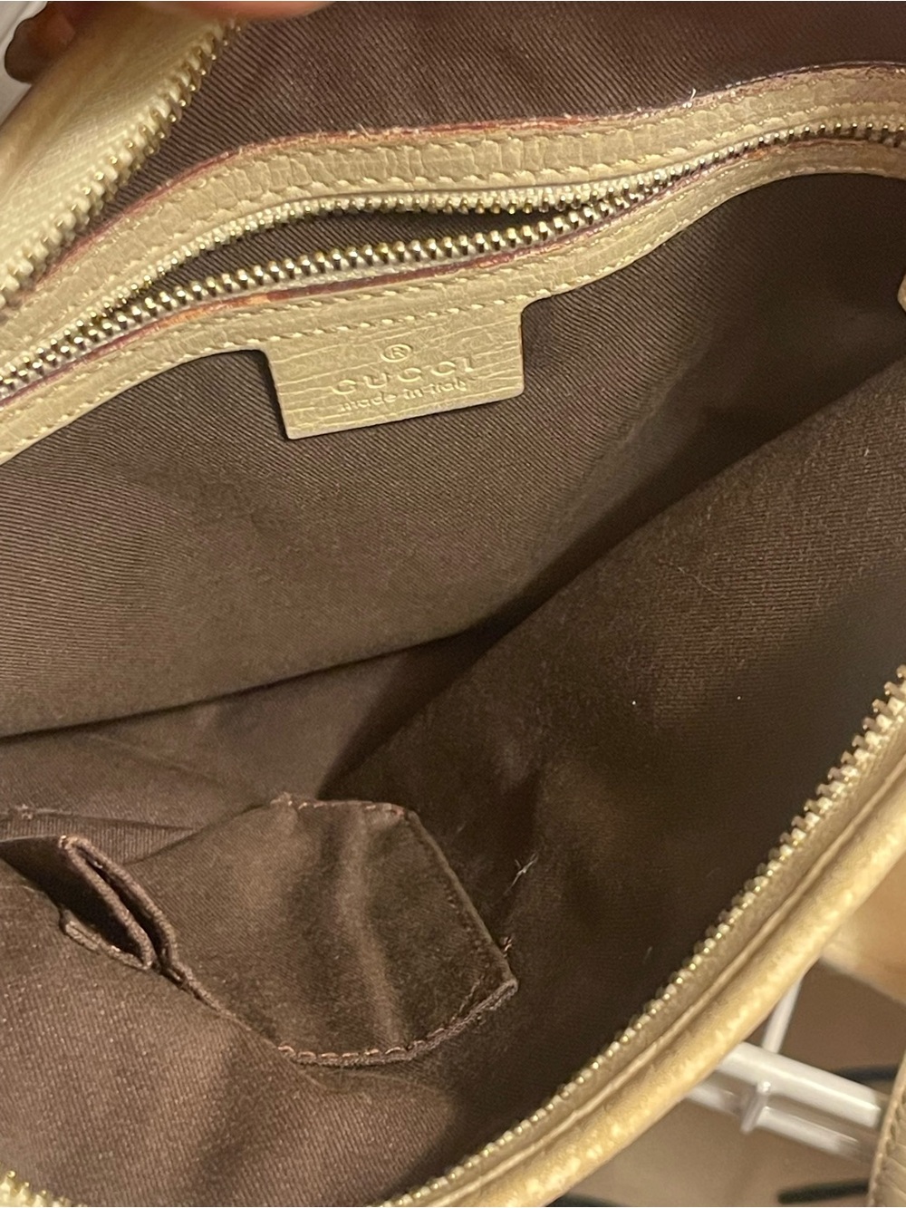 Gucci Crossbody with COA and two bag charms - Picture 15 of 16